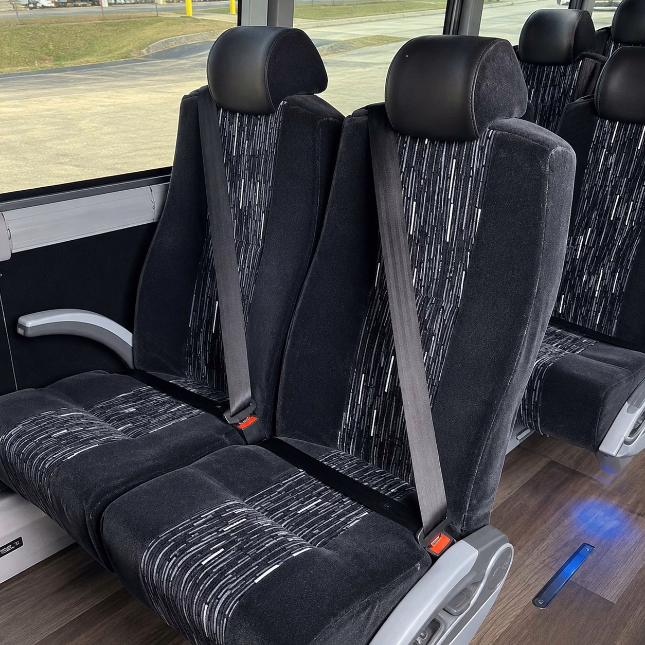 shuttle guests between southaven wedding venues and nearby memphis hotels